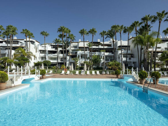 FOR SALE 🏡 Fully Renovated Four-Bedroom Duplex Penthouse Steps from the Beach – Golden Mile, Marbella 🇪🇸