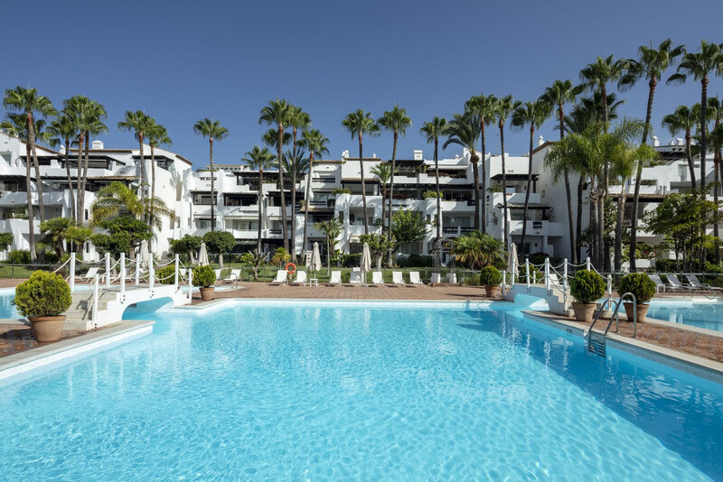 FOR SALE 🏡 Fully Renovated Four-Bedroom Duplex Penthouse Steps from the Beach – Golden Mile, Marbella 🇪🇸
