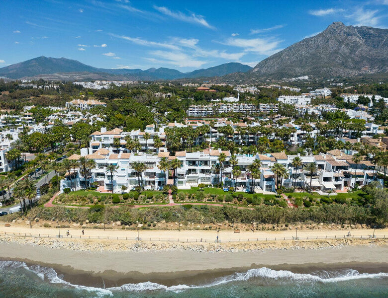 FOR SALE 🏡 Fully Renovated Four-Bedroom Duplex Penthouse Steps from the Beach – Golden Mile, Marbella 🇪🇸