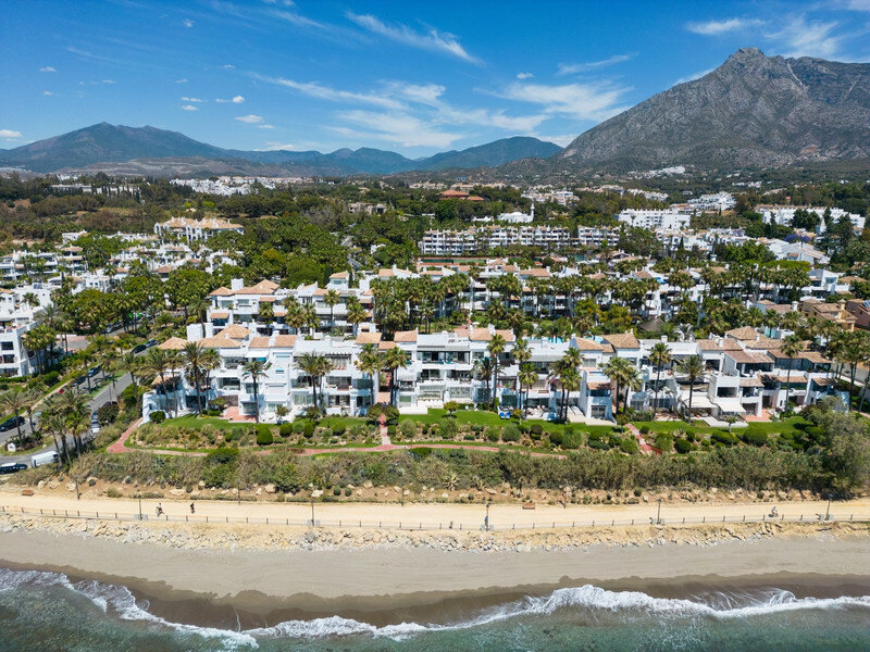 FOR SALE 🏡 Fully Renovated Four-Bedroom Duplex Penthouse Steps from the Beach – Golden Mile, Marbella 🇪🇸