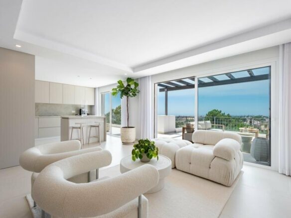 FOR SALE 🏡 Two-Level Duplex Penthouse with Private Plunge Pool and Panoramic Views – La Quinta, Benahavís 🇪🇸
