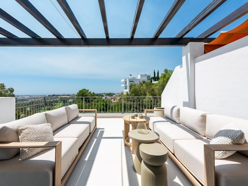 FOR SALE 🏡 Two-Level Duplex Penthouse with Private Plunge Pool and Panoramic Views – La Quinta, Benahavís 🇪🇸