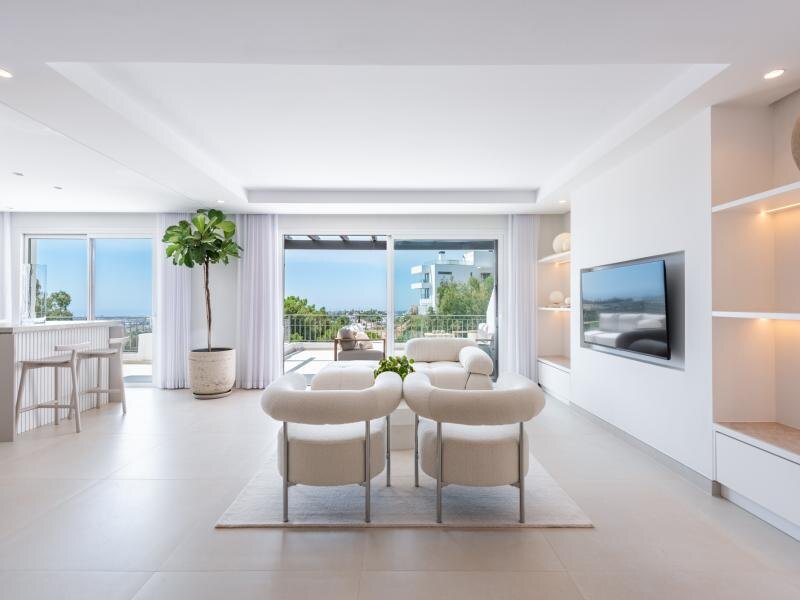 FOR SALE 🏡 Two-Level Duplex Penthouse with Private Plunge Pool and Panoramic Views – La Quinta, Benahavís 🇪🇸