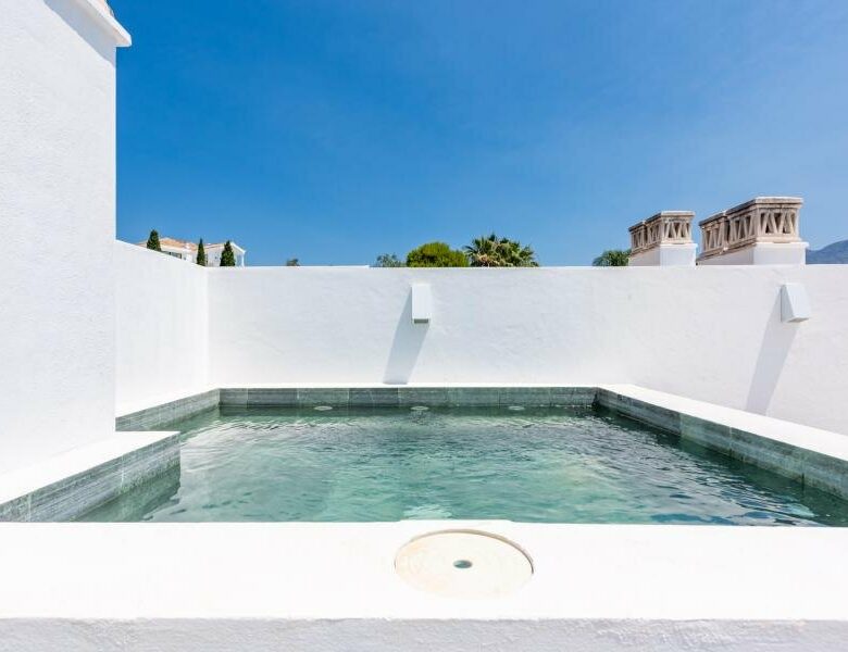 FOR SALE 🏡 Two-Level Duplex Penthouse with Private Plunge Pool and Panoramic Views – La Quinta, Benahavís 🇪🇸