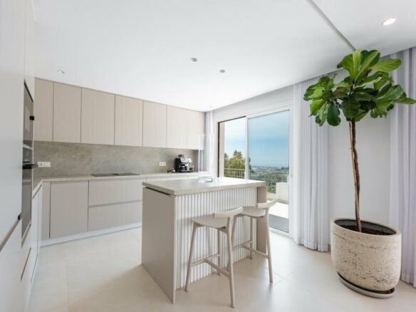 FOR SALE 🏡 Two-Level Duplex Penthouse with Private Plunge Pool and Panoramic Views – La Quinta, Benahavís 🇪🇸