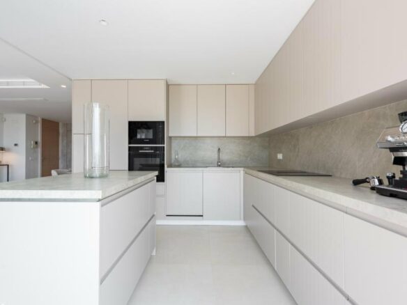 FOR SALE 🏡 Two-Level Duplex Penthouse with Private Plunge Pool and Panoramic Views – La Quinta, Benahavís 🇪🇸