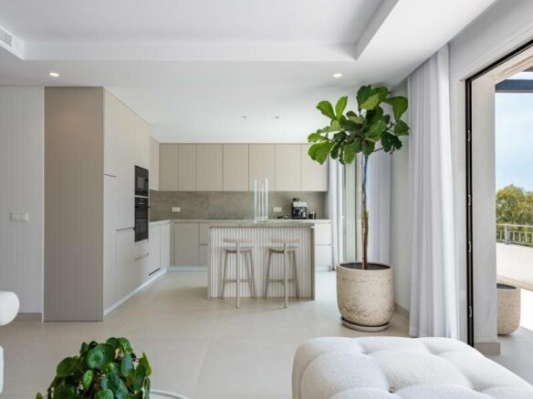 FOR SALE 🏡 Two-Level Duplex Penthouse with Private Plunge Pool and Panoramic Views – La Quinta, Benahavís 🇪🇸