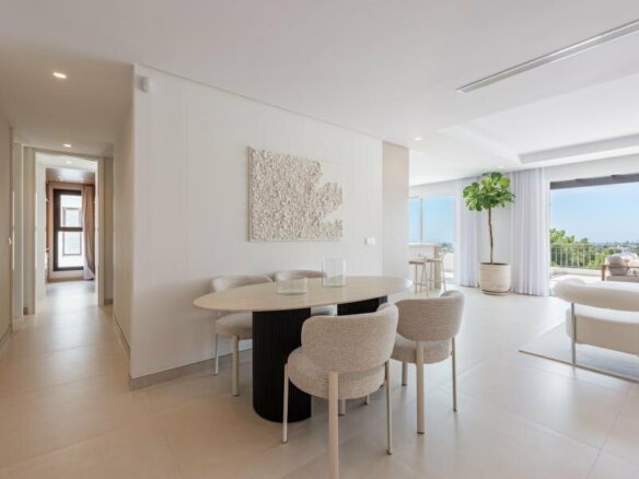 FOR SALE 🏡 Two-Level Duplex Penthouse with Private Plunge Pool and Panoramic Views – La Quinta, Benahavís 🇪🇸