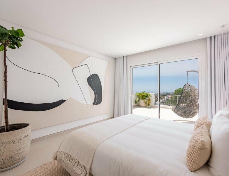 FOR SALE 🏡 Two-Level Duplex Penthouse with Private Plunge Pool and Panoramic Views – La Quinta, Benahavís 🇪🇸