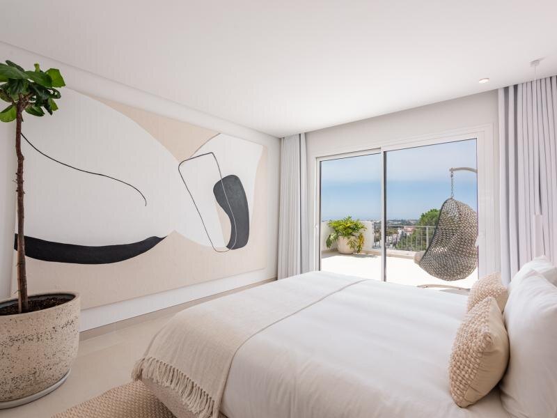FOR SALE 🏡 Two-Level Duplex Penthouse with Private Plunge Pool and Panoramic Views – La Quinta, Benahavís 🇪🇸