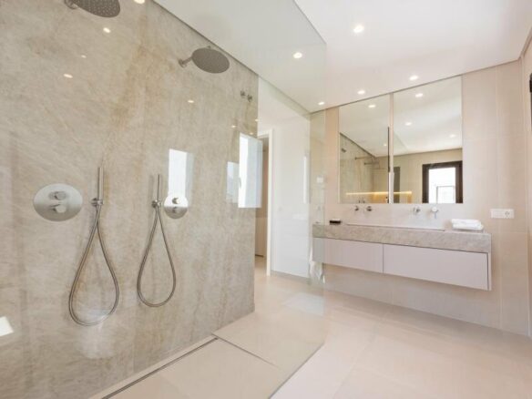FOR SALE 🏡 Two-Level Duplex Penthouse with Private Plunge Pool and Panoramic Views – La Quinta, Benahavís 🇪🇸