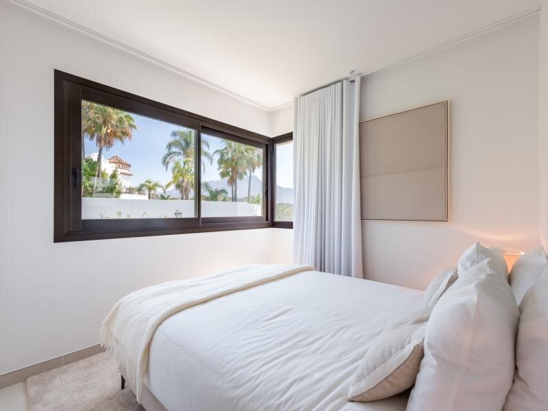 FOR SALE 🏡 Two-Level Duplex Penthouse with Private Plunge Pool and Panoramic Views – La Quinta, Benahavís 🇪🇸