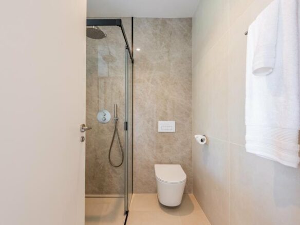FOR SALE 🏡 Two-Level Duplex Penthouse with Private Plunge Pool and Panoramic Views – La Quinta, Benahavís 🇪🇸