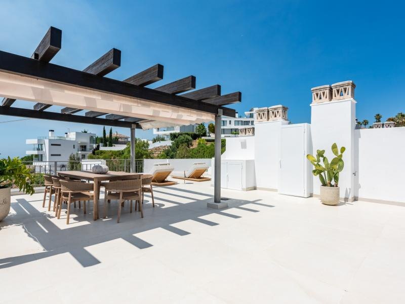 FOR SALE 🏡 Two-Level Duplex Penthouse with Private Plunge Pool and Panoramic Views – La Quinta, Benahavís 🇪🇸