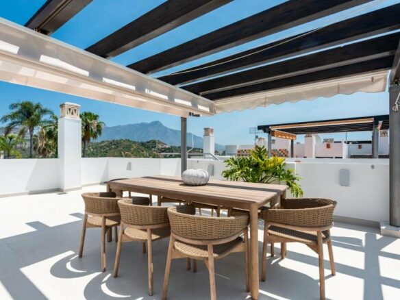 FOR SALE 🏡 Two-Level Duplex Penthouse with Private Plunge Pool and Panoramic Views – La Quinta, Benahavís 🇪🇸