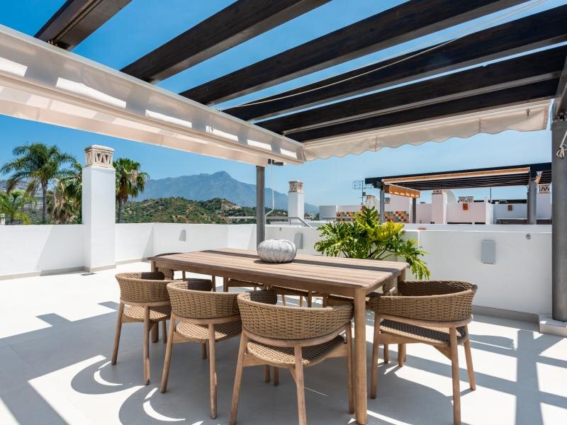 FOR SALE 🏡 Two-Level Duplex Penthouse with Private Plunge Pool and Panoramic Views – La Quinta, Benahavís 🇪🇸