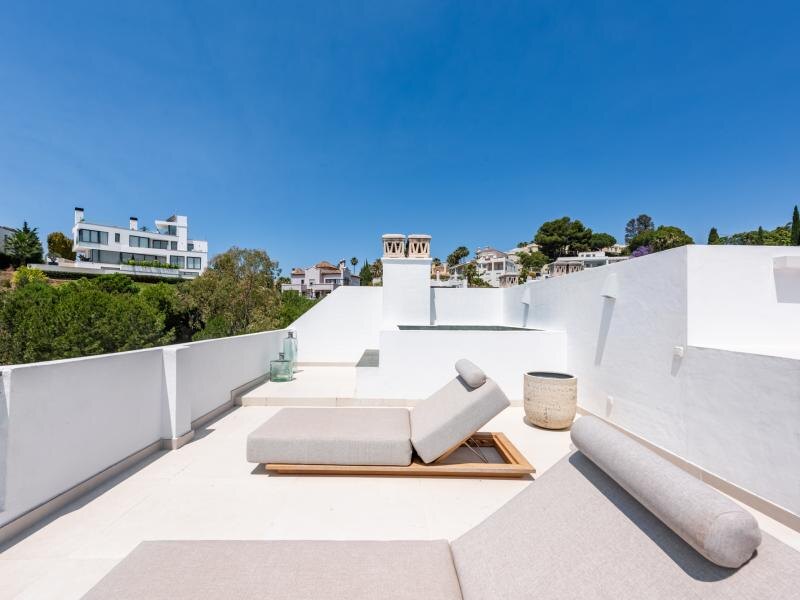 FOR SALE 🏡 Two-Level Duplex Penthouse with Private Plunge Pool and Panoramic Views – La Quinta, Benahavís 🇪🇸