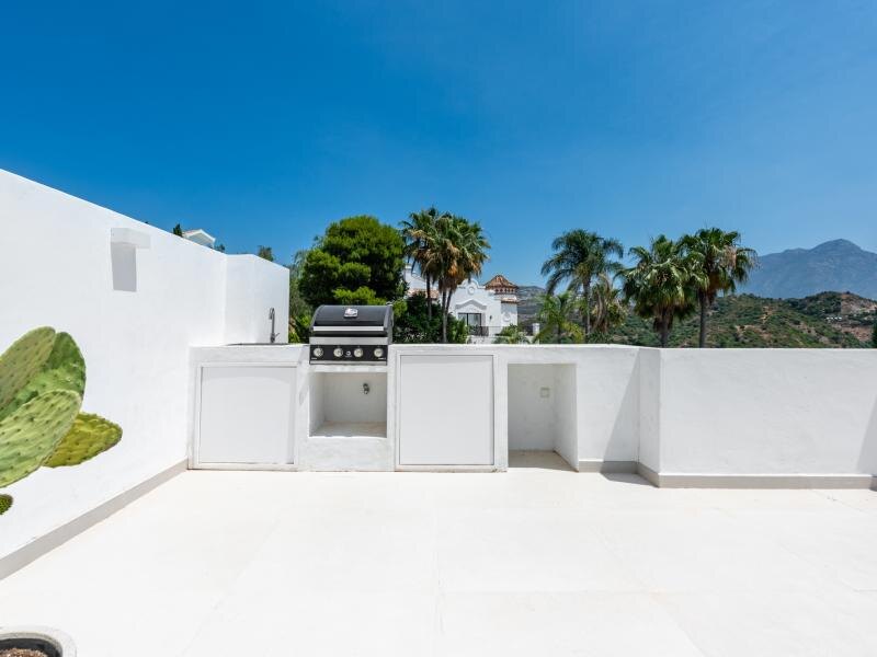 FOR SALE 🏡 Two-Level Duplex Penthouse with Private Plunge Pool and Panoramic Views – La Quinta, Benahavís 🇪🇸
