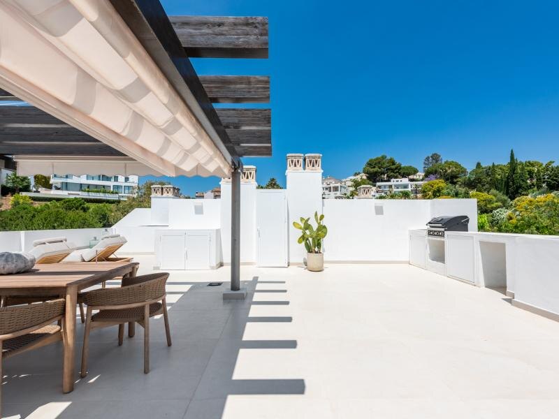 FOR SALE 🏡 Two-Level Duplex Penthouse with Private Plunge Pool and Panoramic Views – La Quinta, Benahavís 🇪🇸