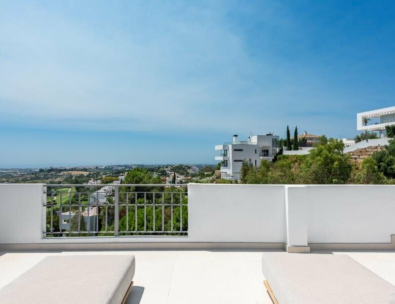 FOR SALE 🏡 Two-Level Duplex Penthouse with Private Plunge Pool and Panoramic Views – La Quinta, Benahavís 🇪🇸
