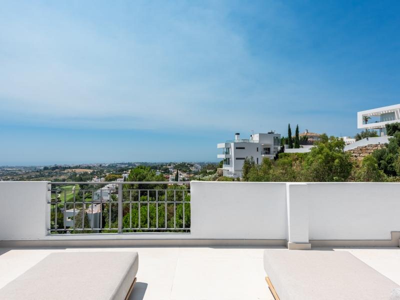 FOR SALE 🏡 Two-Level Duplex Penthouse with Private Plunge Pool and Panoramic Views – La Quinta, Benahavís 🇪🇸