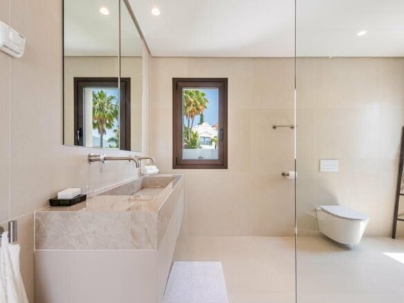 FOR SALE 🏡 Two-Level Duplex Penthouse with Private Plunge Pool and Panoramic Views – La Quinta, Benahavís 🇪🇸