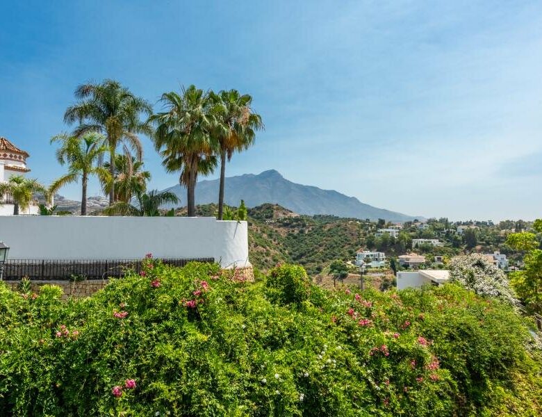 FOR SALE 🏡 Two-Level Duplex Penthouse with Private Plunge Pool and Panoramic Views – La Quinta, Benahavís 🇪🇸