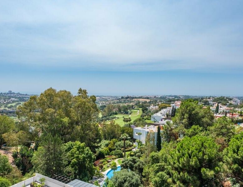 FOR SALE 🏡 Two-Level Duplex Penthouse with Private Plunge Pool and Panoramic Views – La Quinta, Benahavís 🇪🇸