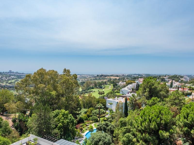 FOR SALE 🏡 Two-Level Duplex Penthouse with Private Plunge Pool and Panoramic Views – La Quinta, Benahavís 🇪🇸