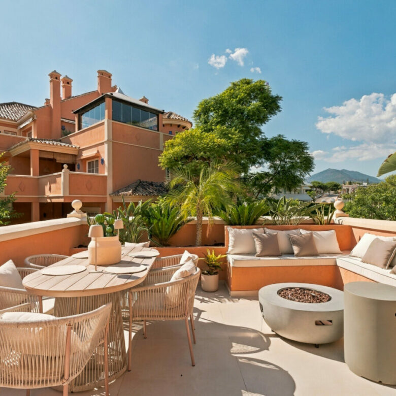 FOR SALE 🏡 Renovated Duplex Penthouse with Rooftop Jacuzzi and Outdoor Kitchen – Nueva Andalucía, Marbella 🇪🇸