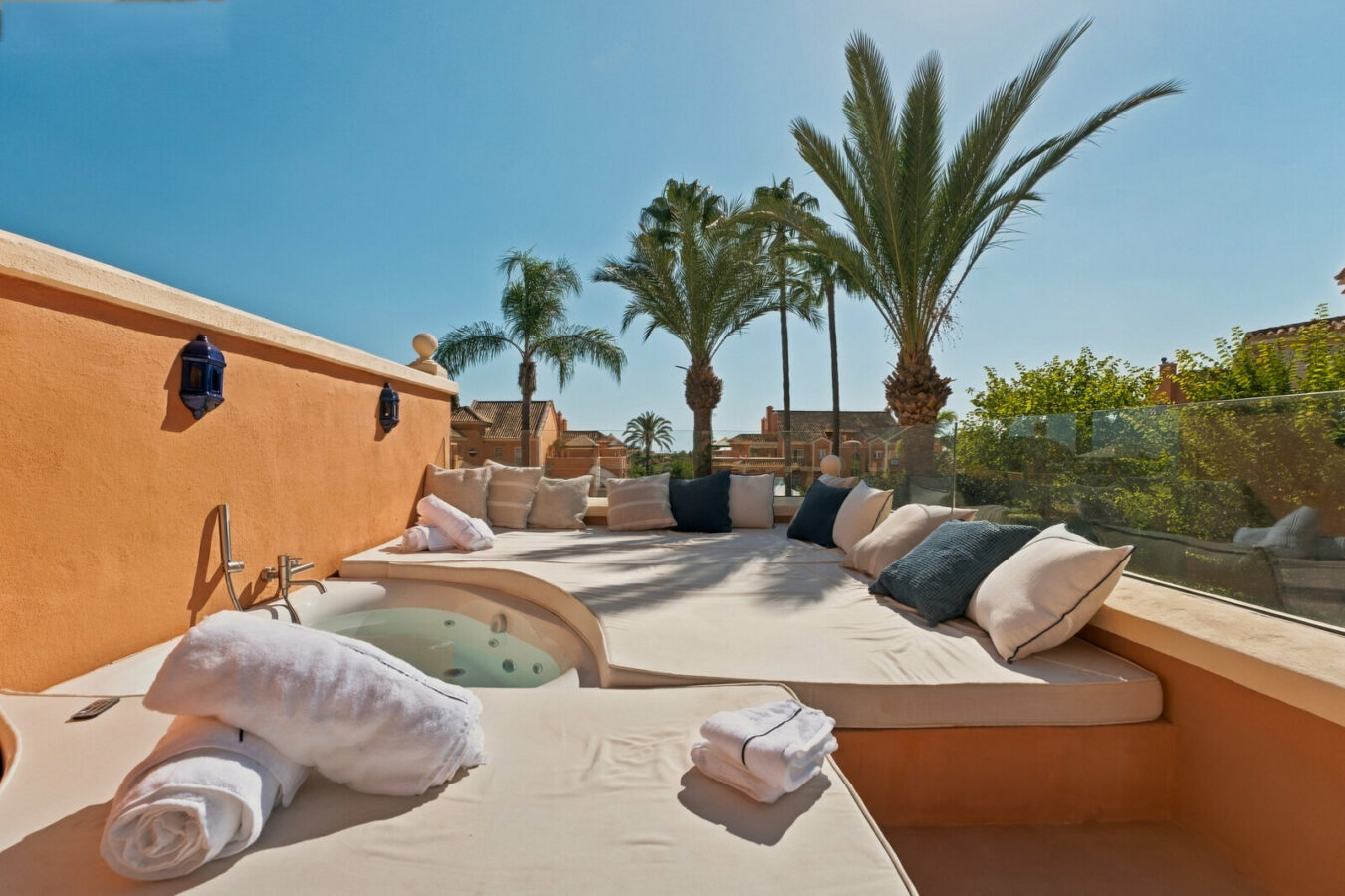 FOR SALE 🏡 Renovated Duplex Penthouse with Rooftop Jacuzzi and Outdoor Kitchen – Nueva Andalucía, Marbella 🇪🇸