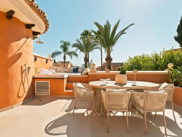 FOR SALE 🏡 Renovated Duplex Penthouse with Rooftop Jacuzzi and Outdoor Kitchen – Nueva Andalucía, Marbella 🇪🇸