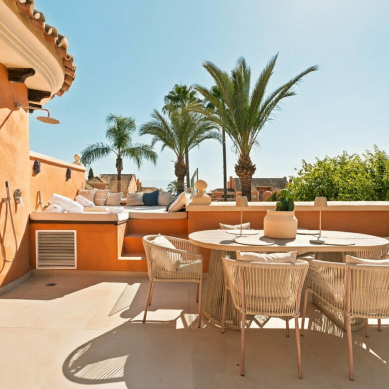 FOR SALE 🏡 Renovated Duplex Penthouse with Rooftop Jacuzzi and Outdoor Kitchen – Nueva Andalucía, Marbella 🇪🇸