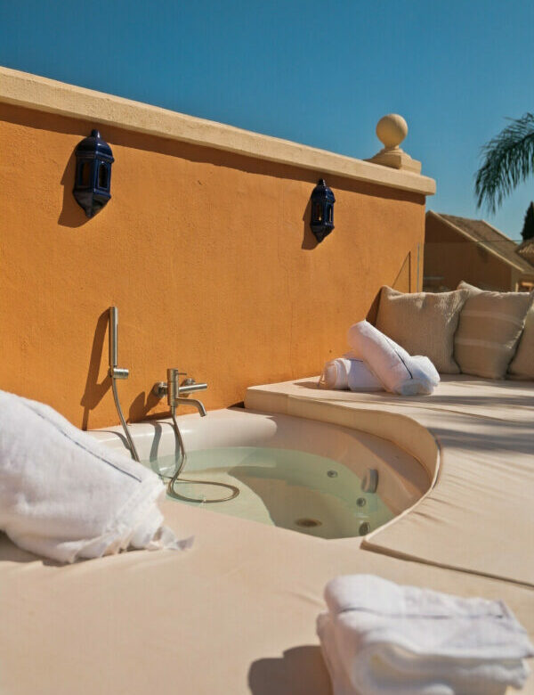 FOR SALE 🏡 Renovated Duplex Penthouse with Rooftop Jacuzzi and Outdoor Kitchen – Nueva Andalucía, Marbella 🇪🇸