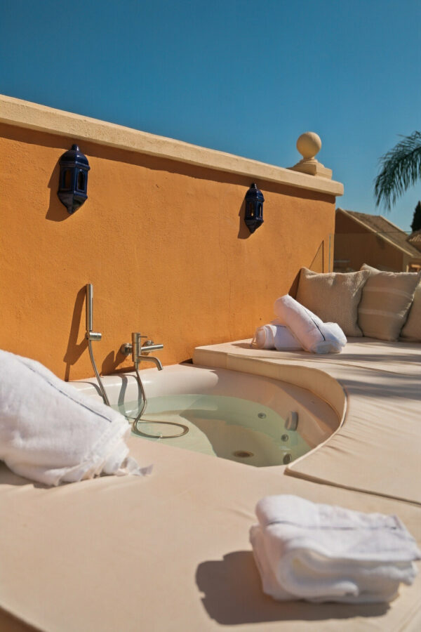 FOR SALE 🏡 Renovated Duplex Penthouse with Rooftop Jacuzzi and Outdoor Kitchen – Nueva Andalucía, Marbella 🇪🇸
