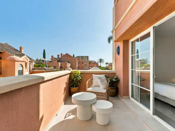 FOR SALE 🏡 Renovated Duplex Penthouse with Rooftop Jacuzzi and Outdoor Kitchen – Nueva Andalucía, Marbella 🇪🇸