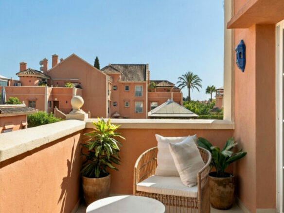 FOR SALE 🏡 Renovated Duplex Penthouse with Rooftop Jacuzzi and Outdoor Kitchen – Nueva Andalucía, Marbella 🇪🇸