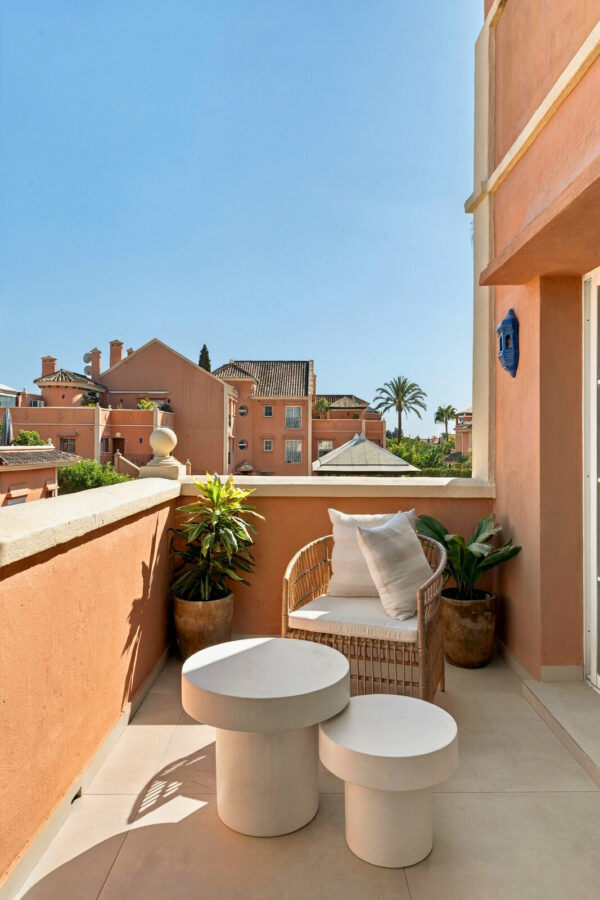 FOR SALE 🏡 Renovated Duplex Penthouse with Rooftop Jacuzzi and Outdoor Kitchen – Nueva Andalucía, Marbella 🇪🇸