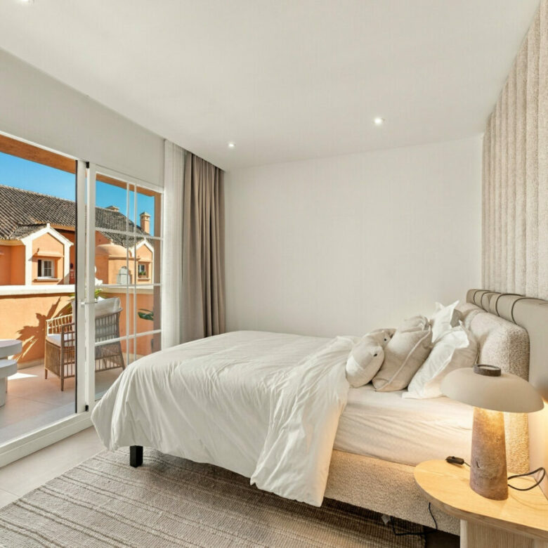 FOR SALE 🏡 Renovated Duplex Penthouse with Rooftop Jacuzzi and Outdoor Kitchen – Nueva Andalucía, Marbella 🇪🇸