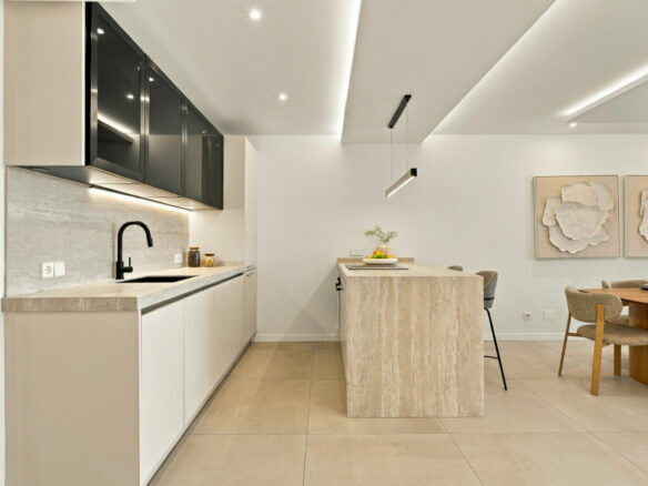 FOR SALE 🏡 Renovated Duplex Penthouse with Rooftop Jacuzzi and Outdoor Kitchen – Nueva Andalucía, Marbella 🇪🇸