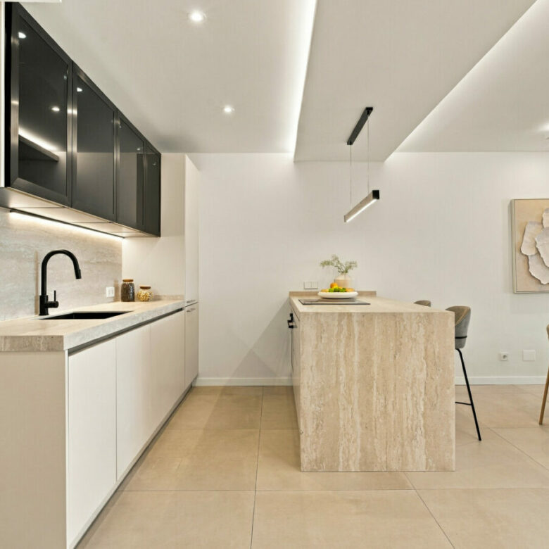 FOR SALE 🏡 Renovated Duplex Penthouse with Rooftop Jacuzzi and Outdoor Kitchen – Nueva Andalucía, Marbella 🇪🇸