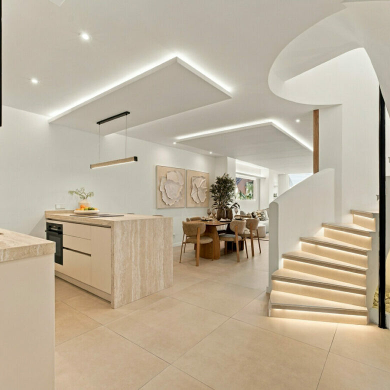 FOR SALE 🏡 Renovated Duplex Penthouse with Rooftop Jacuzzi and Outdoor Kitchen – Nueva Andalucía, Marbella 🇪🇸