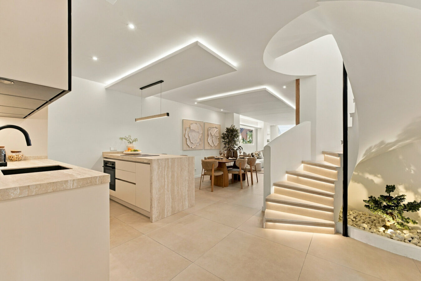 FOR SALE 🏡 Renovated Duplex Penthouse with Rooftop Jacuzzi and Outdoor Kitchen – Nueva Andalucía, Marbella 🇪🇸