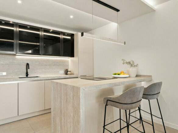 FOR SALE 🏡 Renovated Duplex Penthouse with Rooftop Jacuzzi and Outdoor Kitchen – Nueva Andalucía, Marbella 🇪🇸