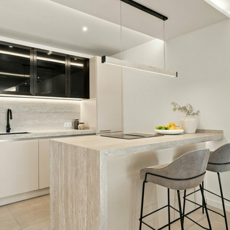 FOR SALE 🏡 Renovated Duplex Penthouse with Rooftop Jacuzzi and Outdoor Kitchen – Nueva Andalucía, Marbella 🇪🇸
