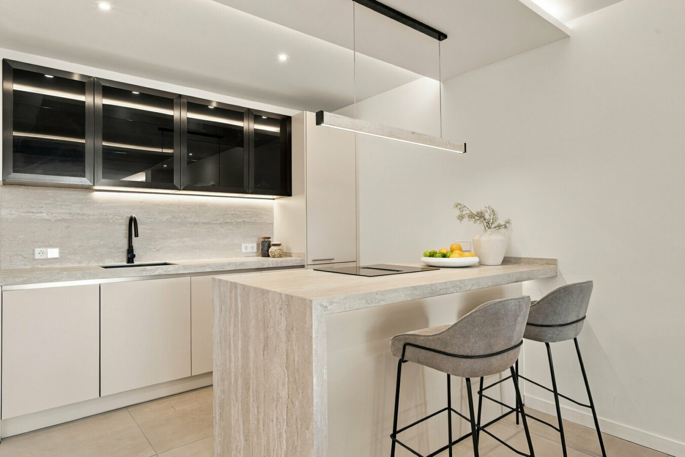 FOR SALE 🏡 Renovated Duplex Penthouse with Rooftop Jacuzzi and Outdoor Kitchen – Nueva Andalucía, Marbella 🇪🇸