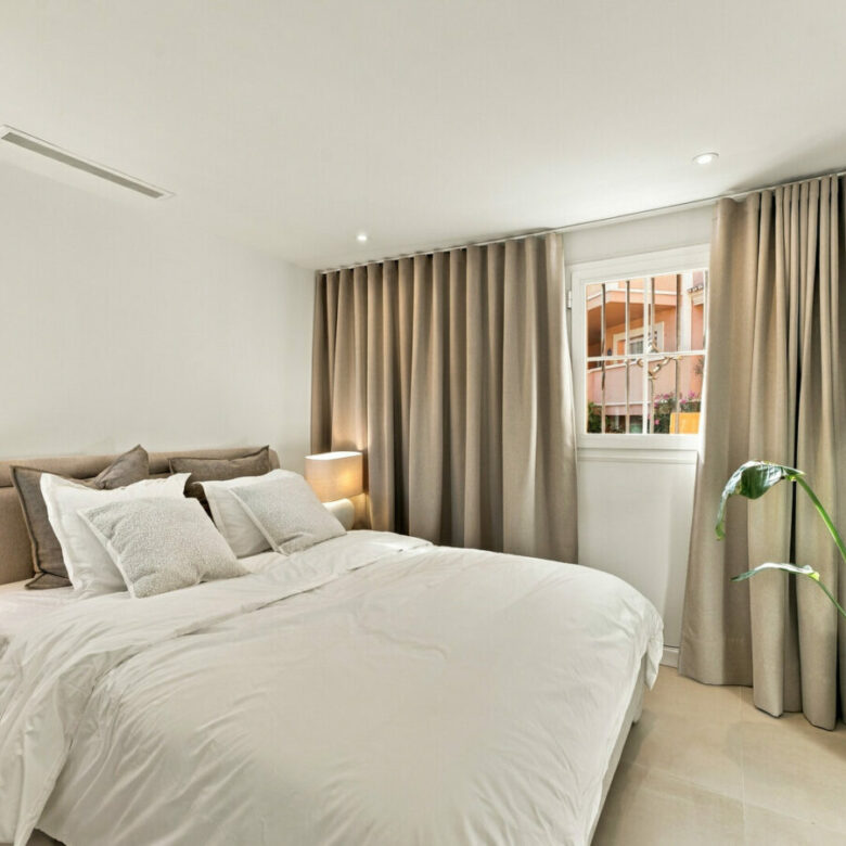 FOR SALE 🏡 Renovated Duplex Penthouse with Rooftop Jacuzzi and Outdoor Kitchen – Nueva Andalucía, Marbella 🇪🇸