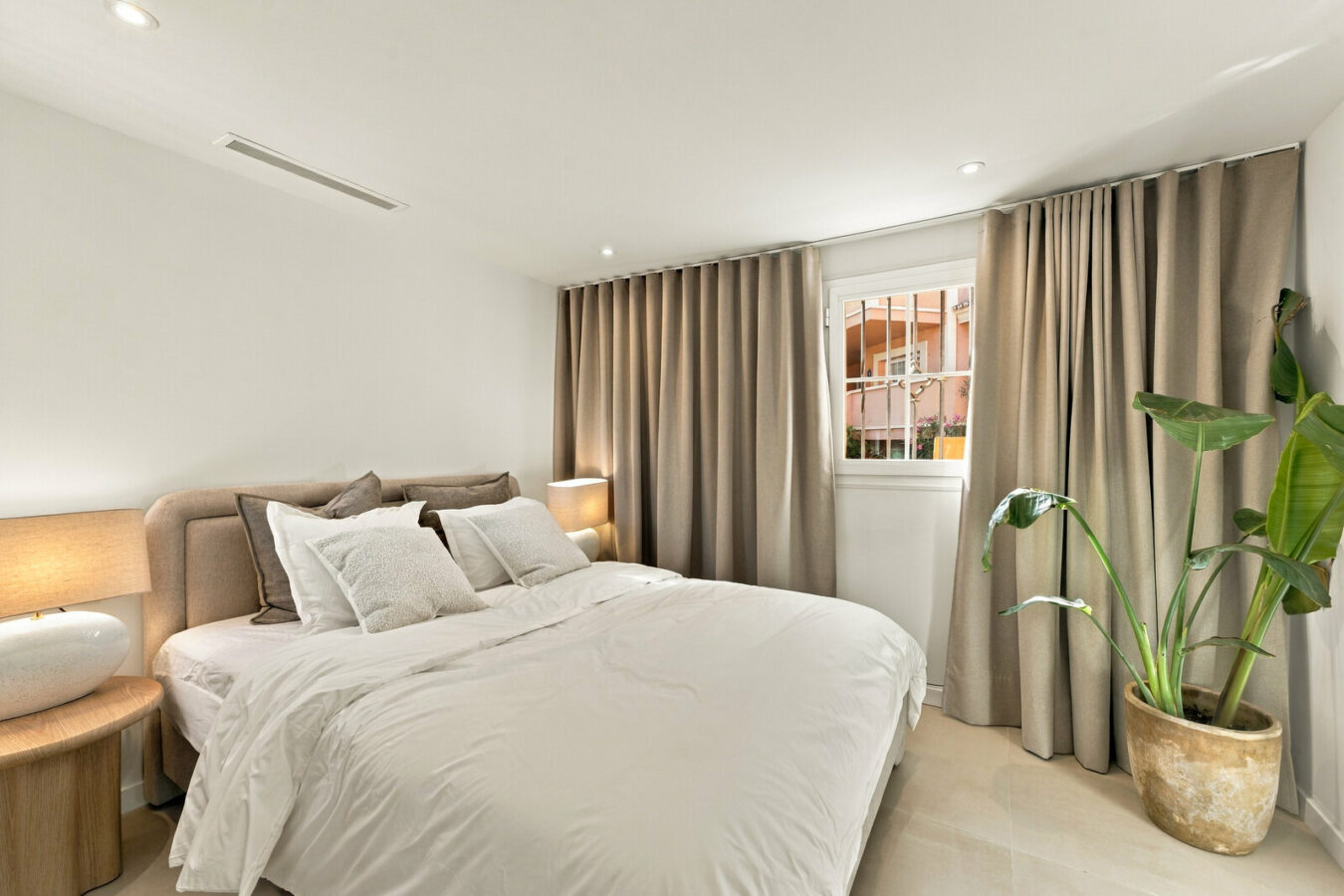 FOR SALE 🏡 Renovated Duplex Penthouse with Rooftop Jacuzzi and Outdoor Kitchen – Nueva Andalucía, Marbella 🇪🇸