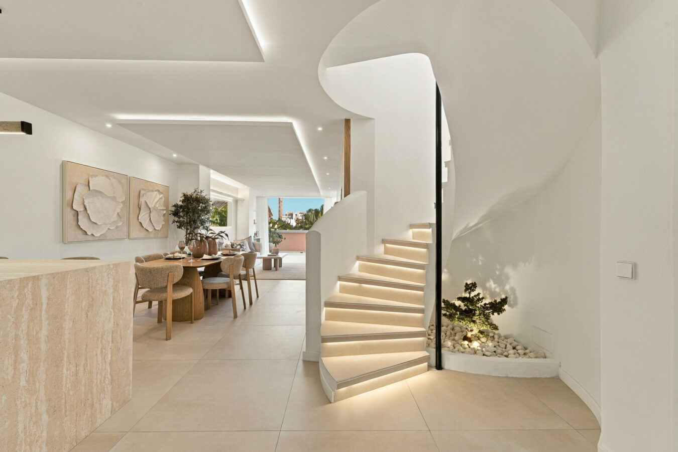 FOR SALE 🏡 Renovated Duplex Penthouse with Rooftop Jacuzzi and Outdoor Kitchen – Nueva Andalucía, Marbella 🇪🇸