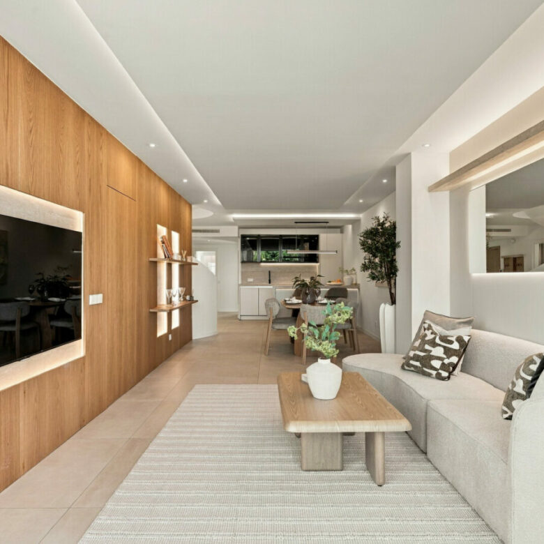 FOR SALE 🏡 Renovated Duplex Penthouse with Rooftop Jacuzzi and Outdoor Kitchen – Nueva Andalucía, Marbella 🇪🇸